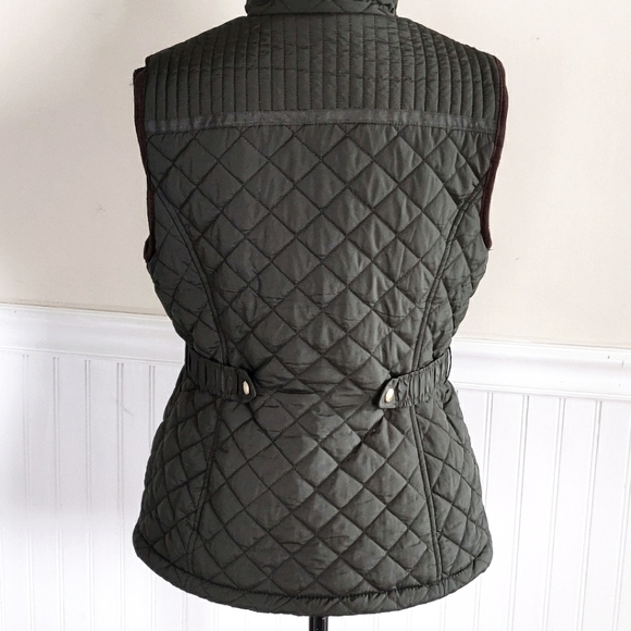 Weatherproof fur lined vest. - Picture 11 of 12